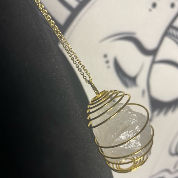 (Hand Crafted) raw clear quartz necklace w/ non tarnish gold chain - Picture 3 of 3